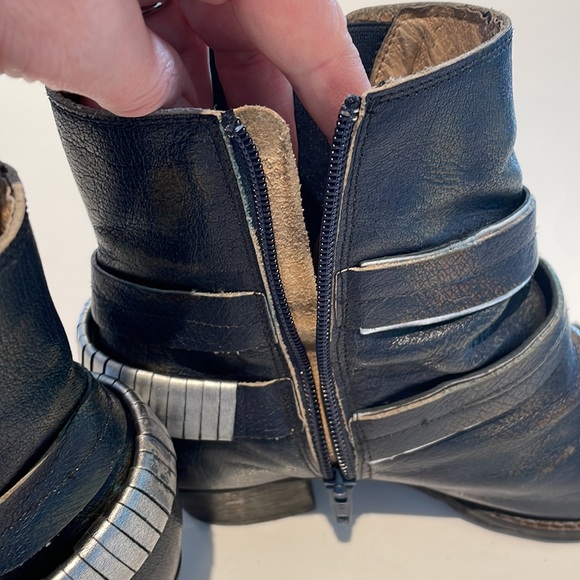 DCode Navy/silver distressed Leather Ankle Boot Made in Portugal - 39 (8.5) - Picture 7 of 13